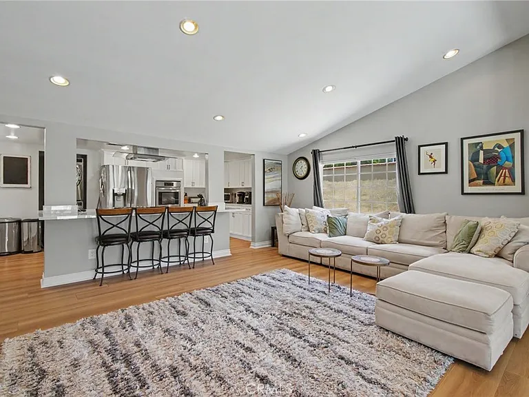 5706 Comanche Ave — Photo 3