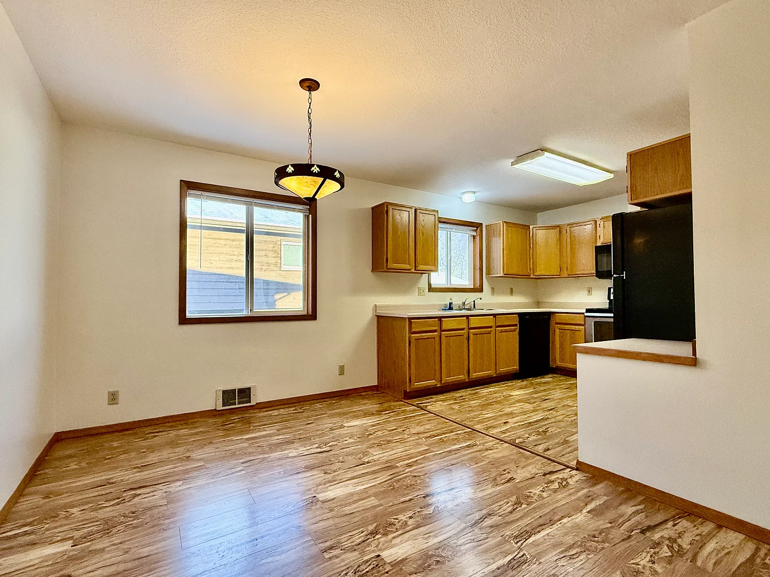 2 bed, 1.5 bath, 1050 sqft, $1,850 — Photo 2