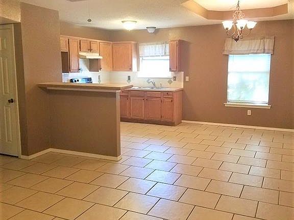 4th image of 405 Briar Creek Dr