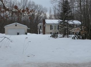 1297 Smyth Rd, Hooksett, NH 03106