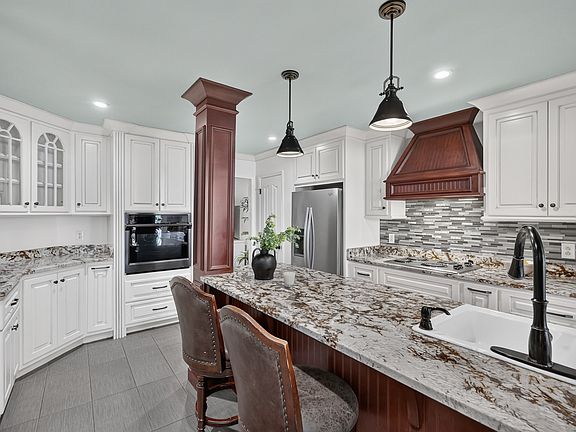 3rd image of 409 Riveredge Ct