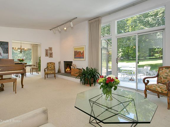 5th image of 24 Tamarack Pl