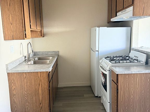5th image of 10042 Commerce Ave #12