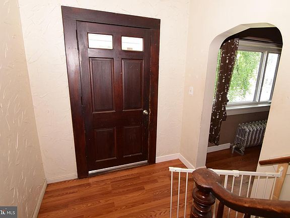 5th image of 1355 Logan Ave