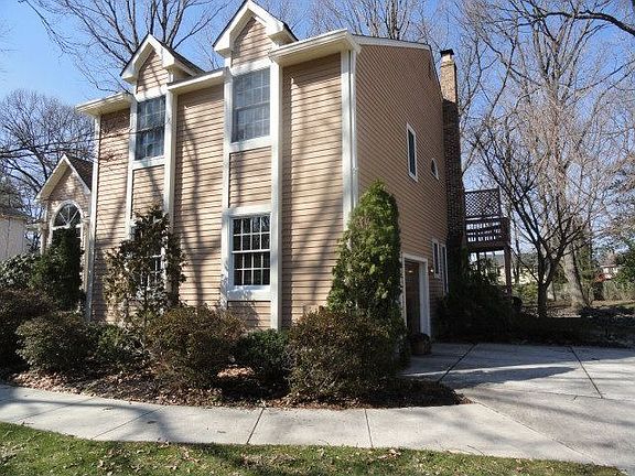 8 Dorset Drive front/side