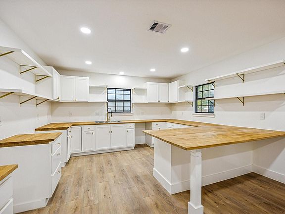2nd image of 1714 Hawthorne St