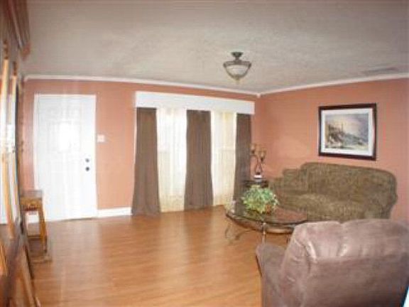 2nd image of 1419 N Kelly Ave