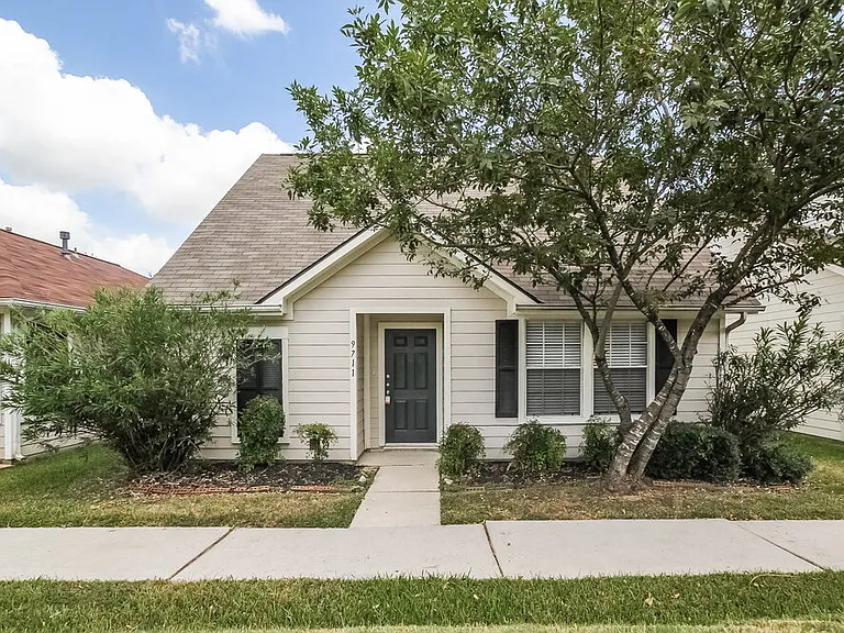 9711 Farrell Dr — Photo 1