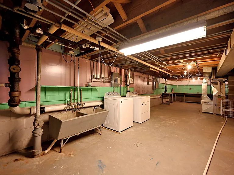 409 Linwood Ave — Photo 16