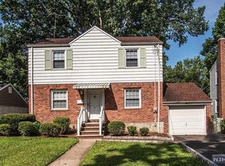 16 Hillcrest Dr, Dumont, NJ 07628