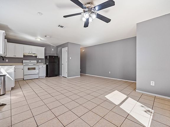 5th image of 9226 Emerald Port Dr