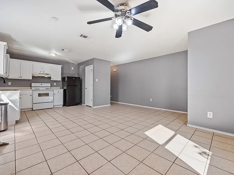 9226 Emerald Port Dr — Photo 5