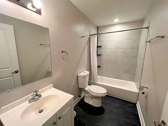 5th image of 2620 W Cermak Rd #2F
