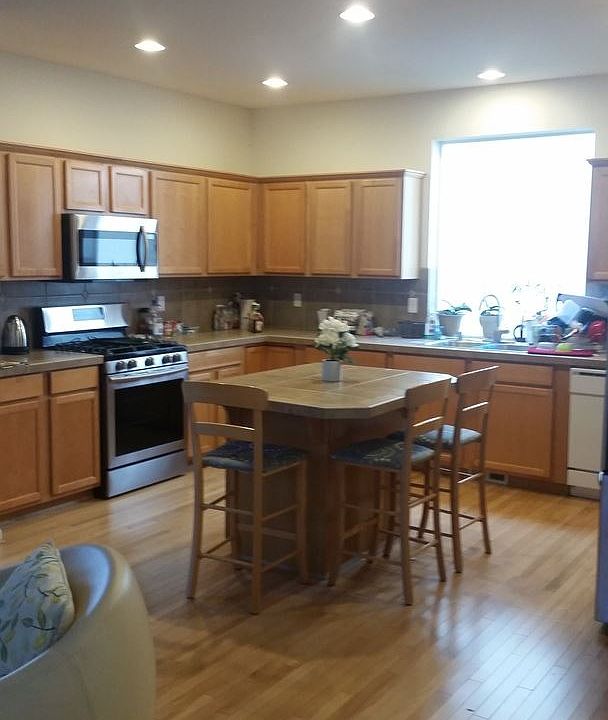 1st image of 2716 85th Ave NE