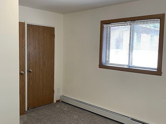 4th image of 915 7th Ave N #4