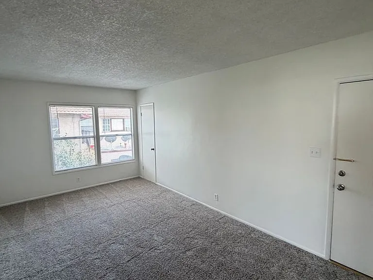 Christine-Bldg#1 — Photo 10