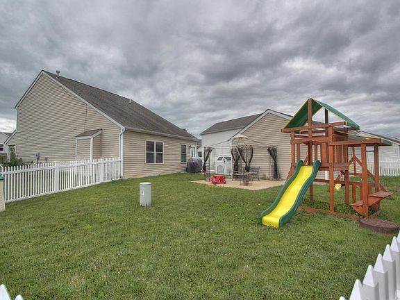5th image of 1060 Hartford Ln
