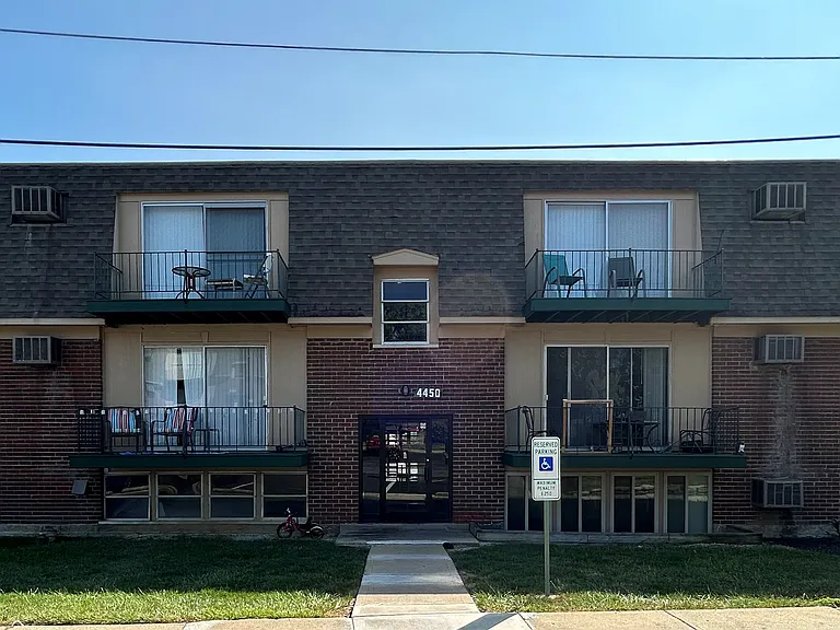 Delshire Apartments — Photo 6