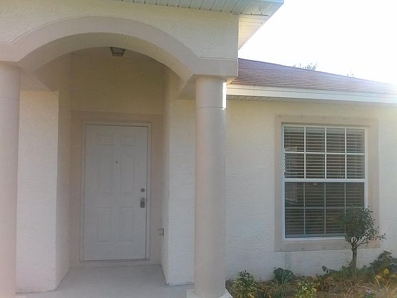 4th image of 574 NW Azalea Avenue