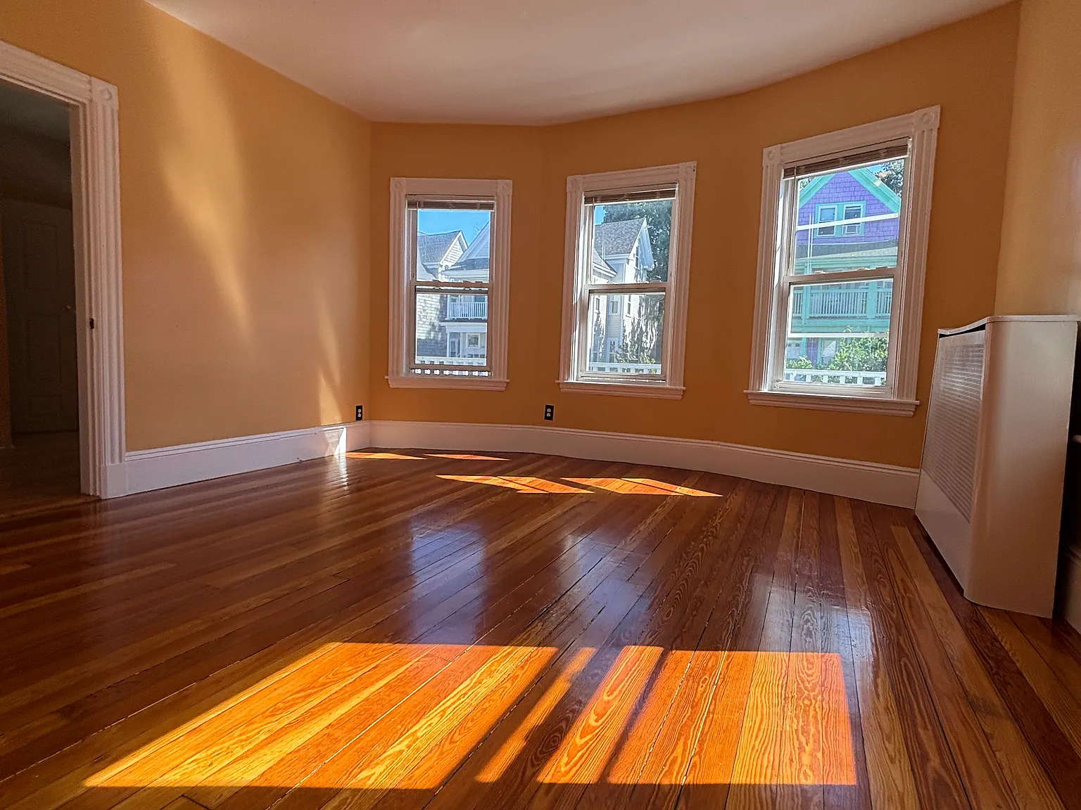 4 bed, 2060 sqft, $3,200 — Photo 2