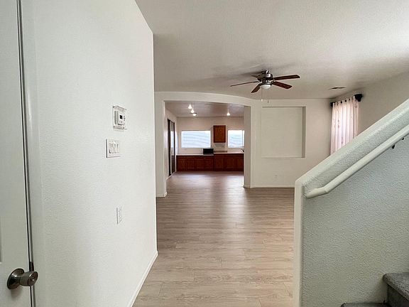 5th image of 28 Warrendale Ct