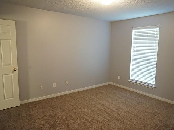 2nd image of 10985 Country Ostrich Dr