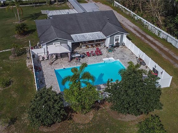 2nd image of 4208 Thonotosassa Rd