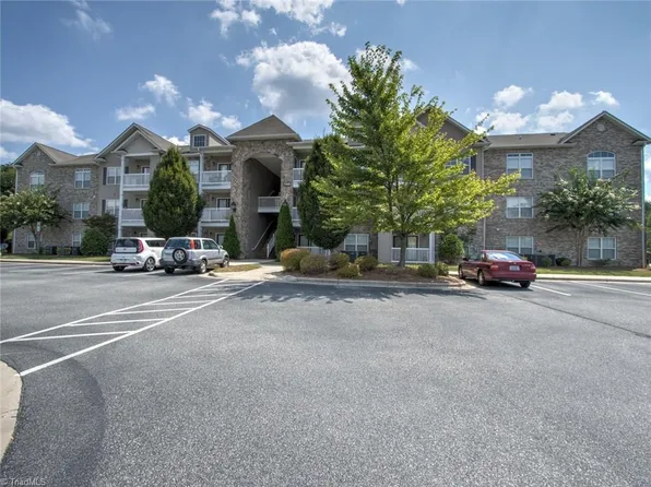 7100-203 W Friendly Ave, Greensboro, NC 27410