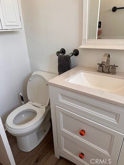 2nd image of 824 W Cully Dr