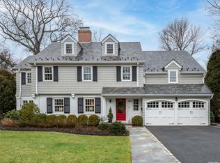 595 Hunt Ln, Manhasset, NY 11030