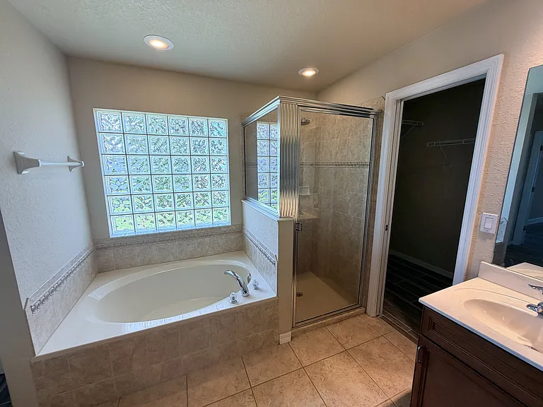 2110 SW 38th Ter — Photo 17