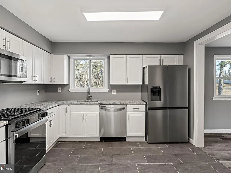 2344 Fernwood Ave — Photo 8