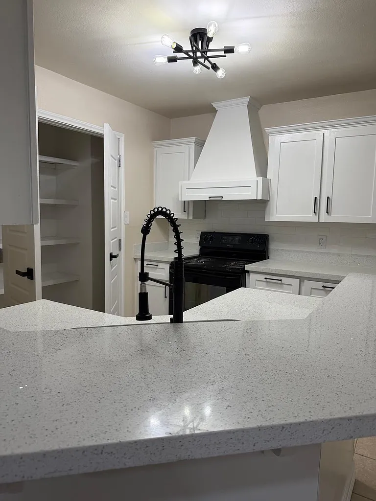 3 bed, 1001 sqft, $950 — Photo 4