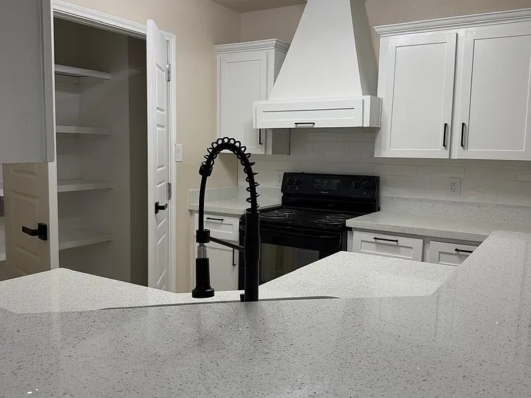 708 W Bronze Dr #2 — Photo 4