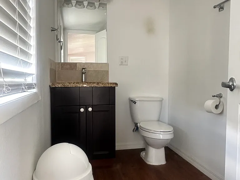 11886 Watergate Cir — Photo 10