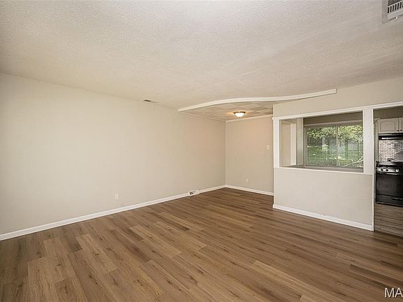 5th image of 9813 Wendell Dr