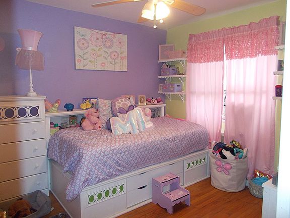 4th image of 221-08 Manor Rd #D