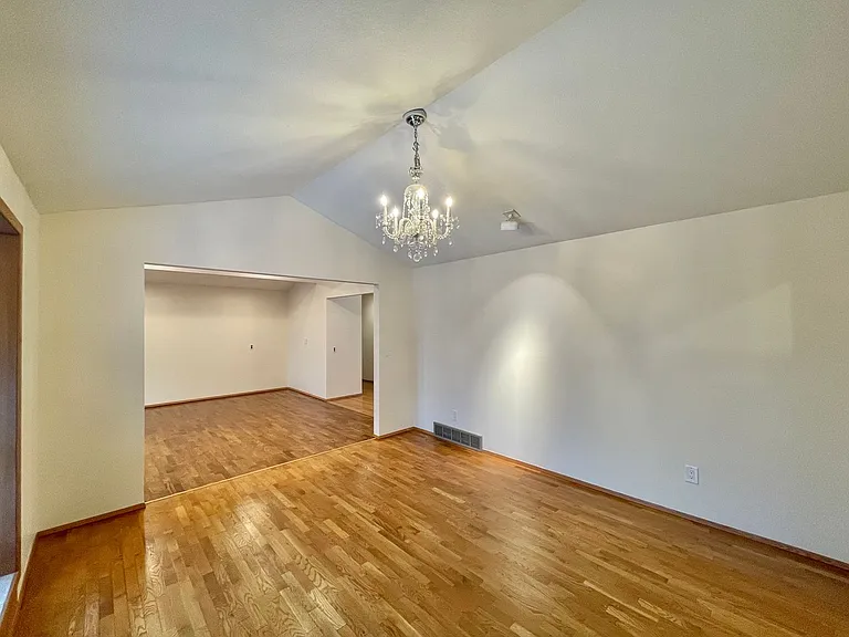 8611 NE 26th Pl — Photo 7