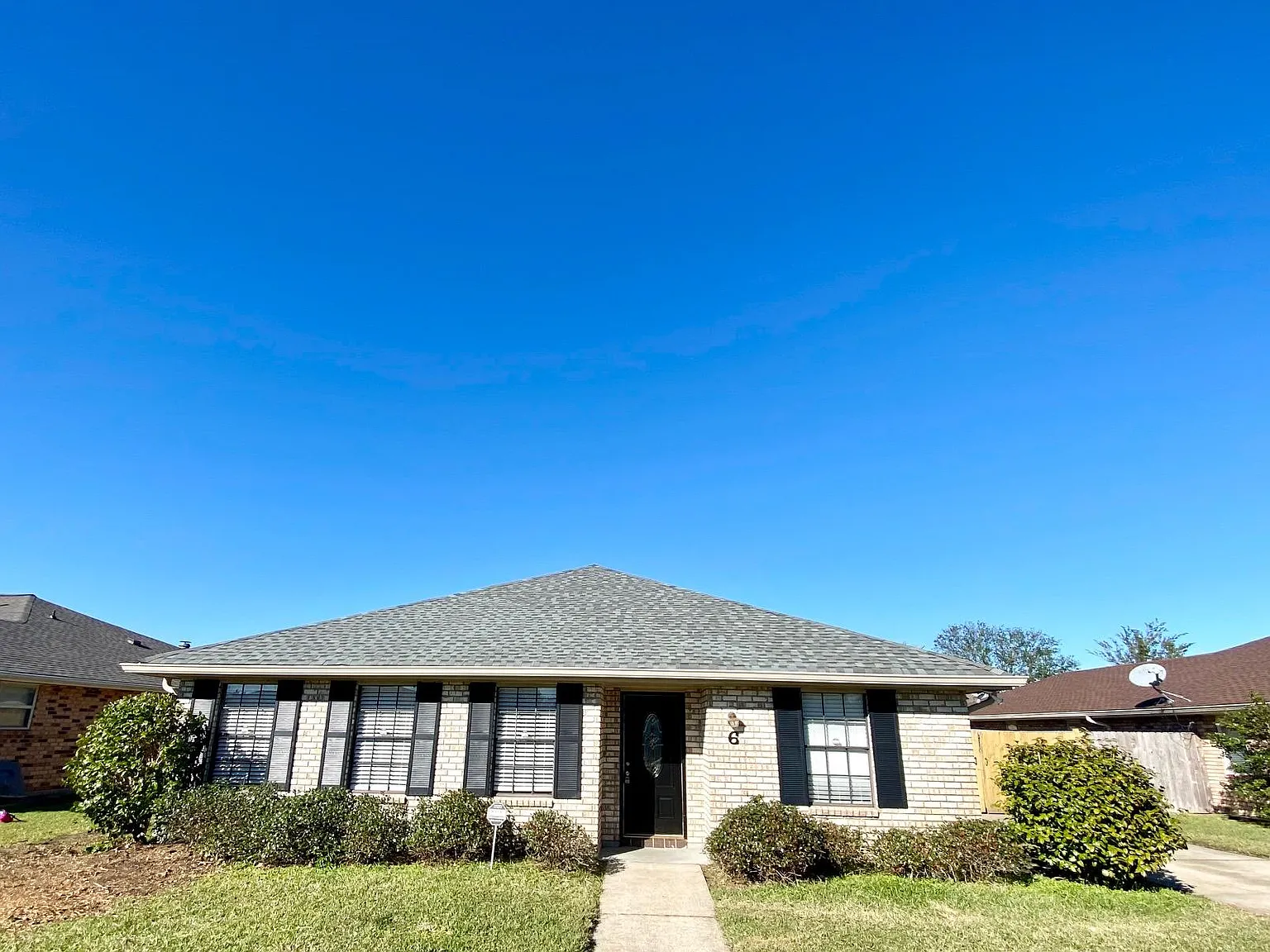 3 bed, 1975 sqft, $2,400 — Photo 2