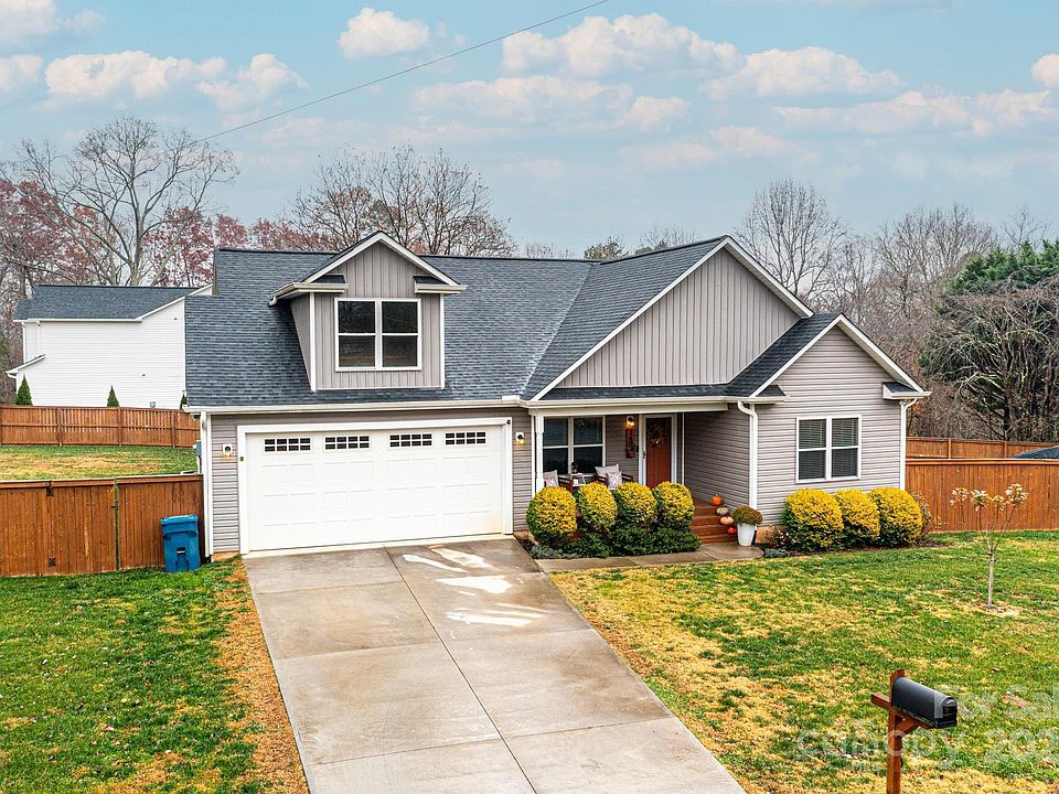 1st image of 340 Woodlawn Dr