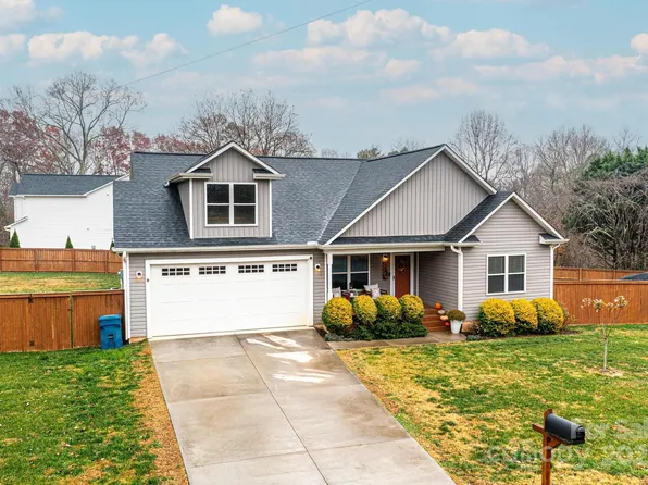 340 Woodlawn Dr, Connelly Springs, NC 28612