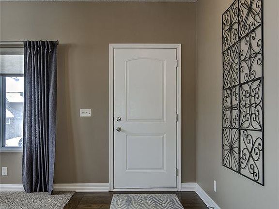 4th image of 6820 Park Crest Dr