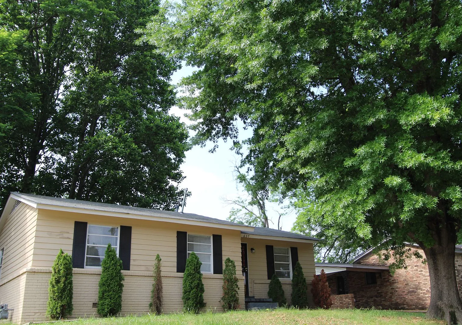 Charming home with 3 beds 1 bath near TO Fuller State Park — Photo 1
