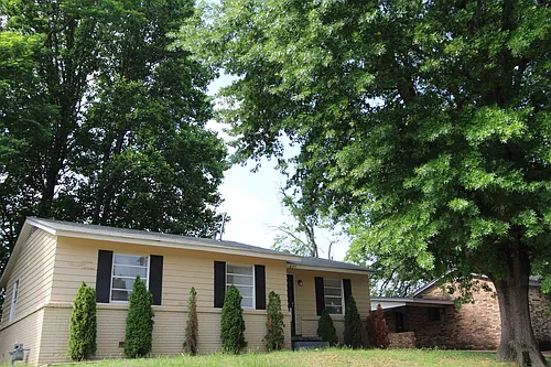 637 Leacrest Ave Photo 1