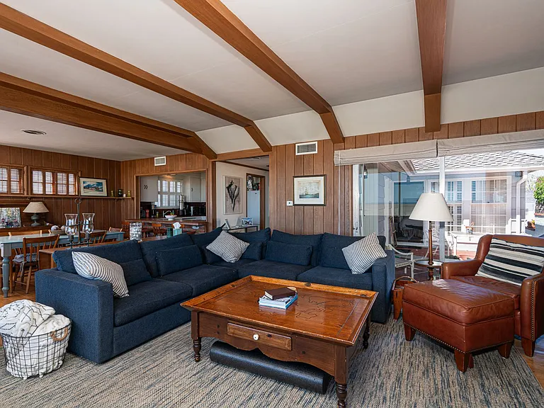 2124 E Oceanfront — Photo 12