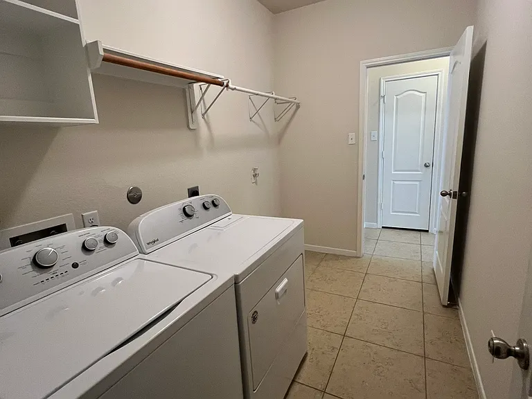 25411 Lisburn Dr — Photo 31
