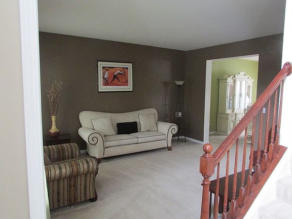 2nd image of 1915 Crestview Dr