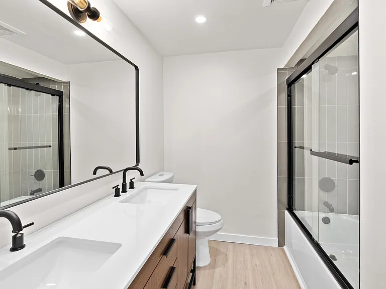1111 NW 56th St #7 — Photo 7