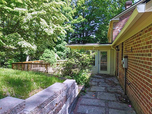 5th image of 105 Dogwood Ln
