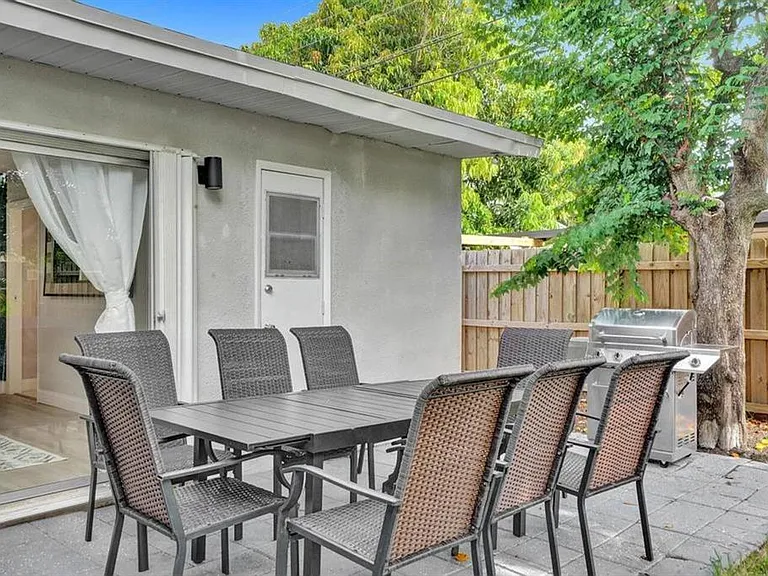 1573 NE 30th Ct — Photo 22